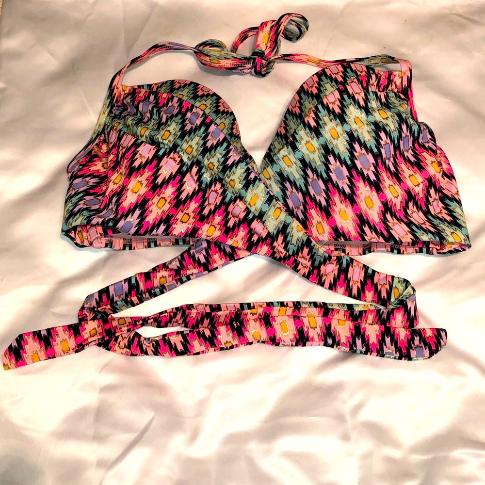 Victoria Secret Swim Top.  34DD. Lightly used.  Excellent condition.  No flaws.